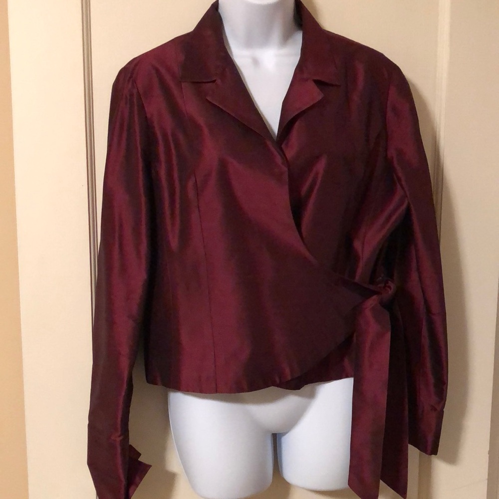 Side tie cuffed top
